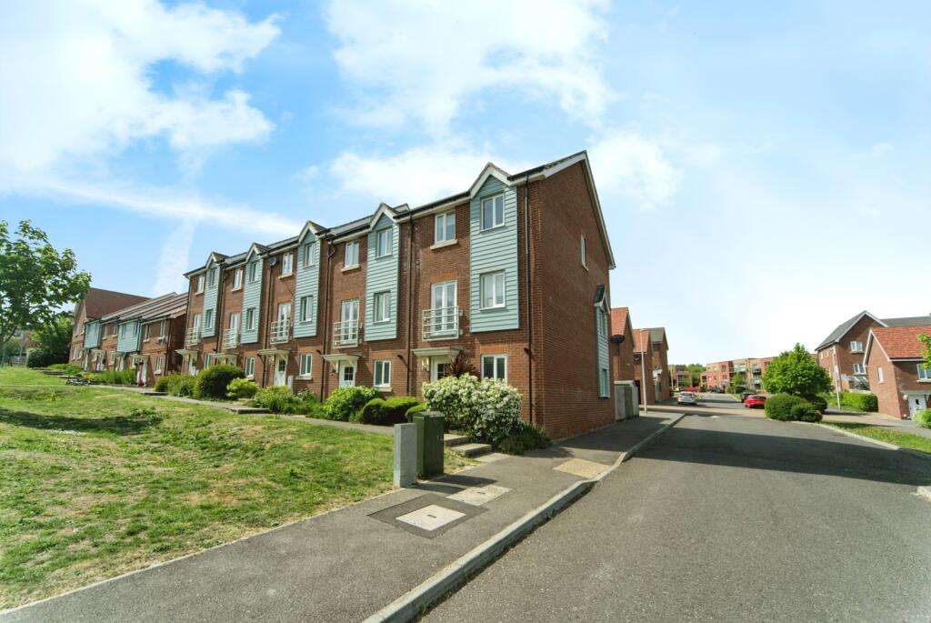 4-bed terraced on Weavers Close, Eastbourne, East Sussex, BN21, £341,000