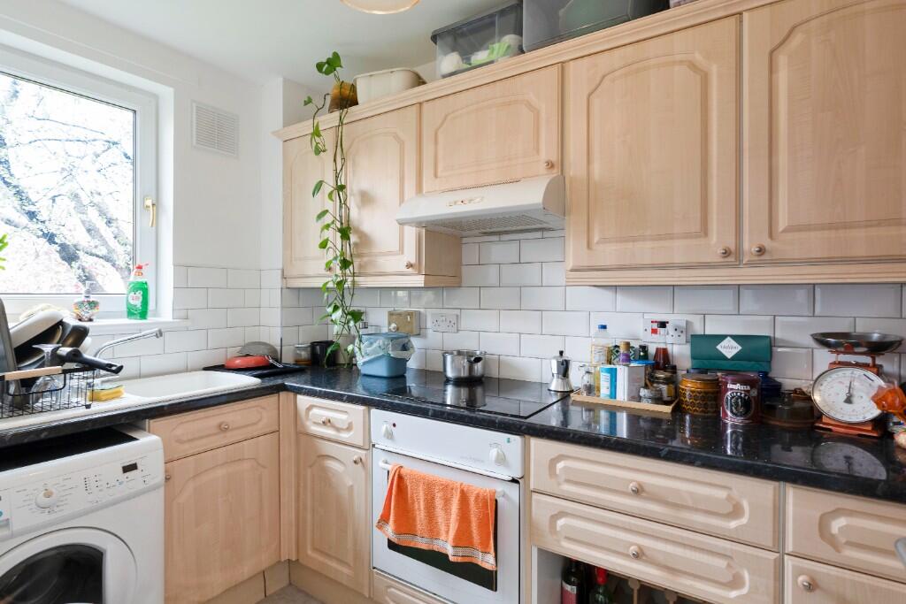 Apartment in Edinburgh, Leith - View 5