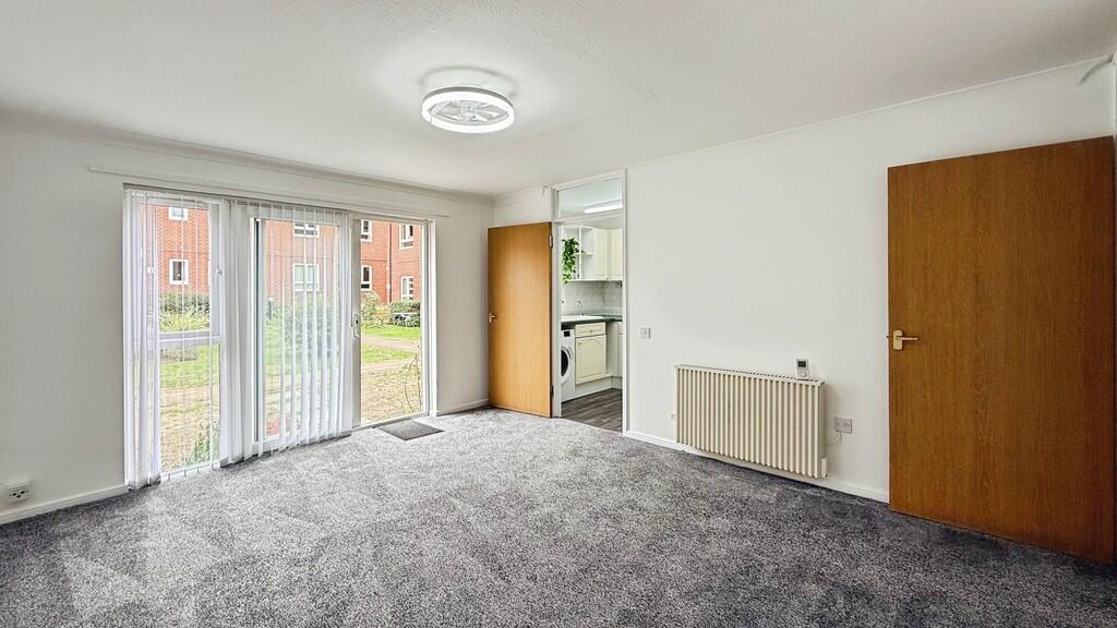 Fountain Court, Westbury photo 4