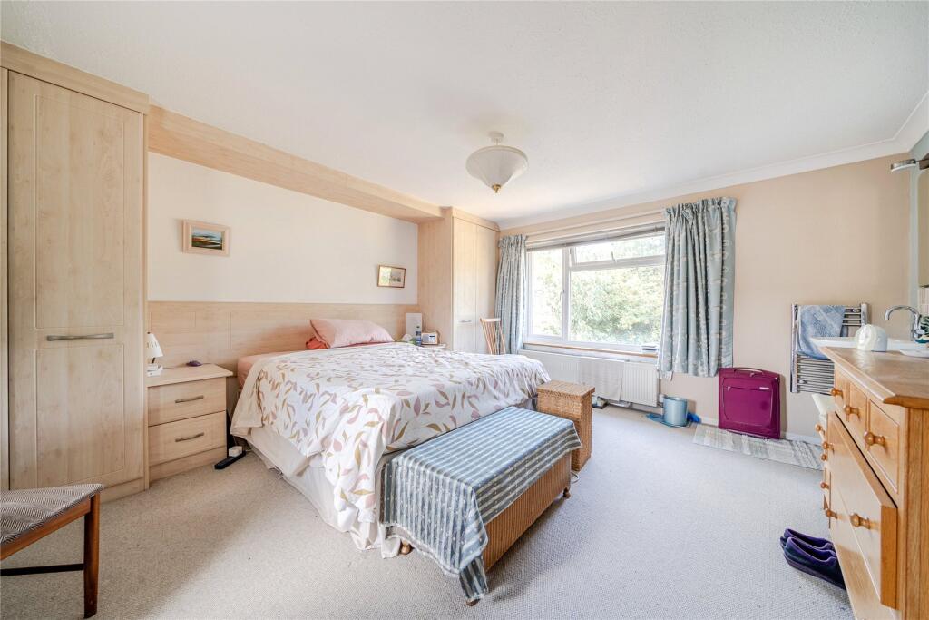 House in Bromley - More