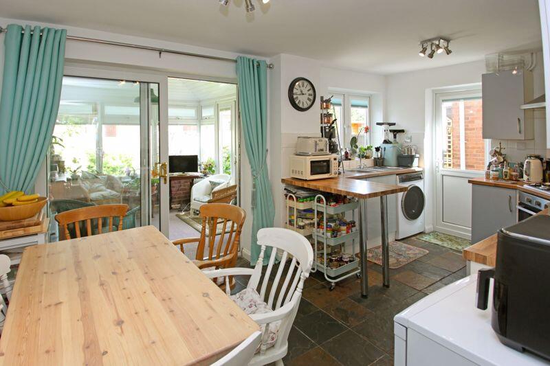 32 Applebrook, Shifnal. TF11 9PZ photo 4