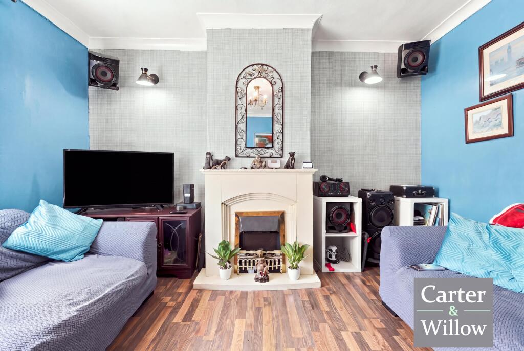 House in Romford - More