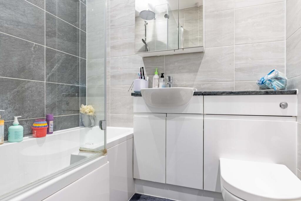 House in St Albans, Jersey Farm, Sandridge - More