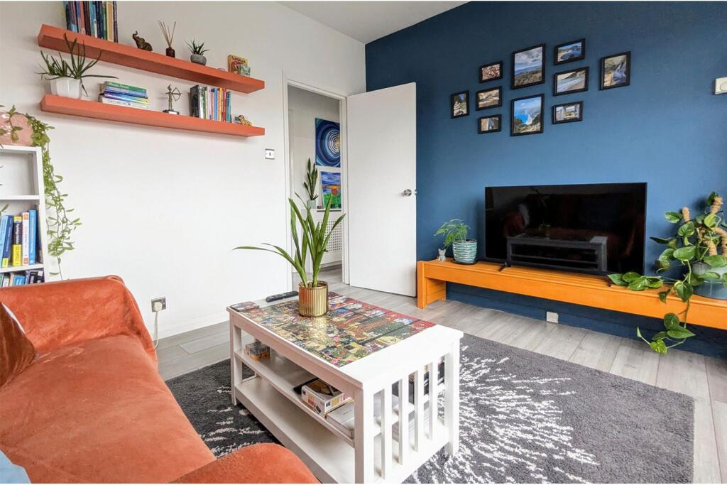 Main image of property: High Street, Waltham Cross, EN8