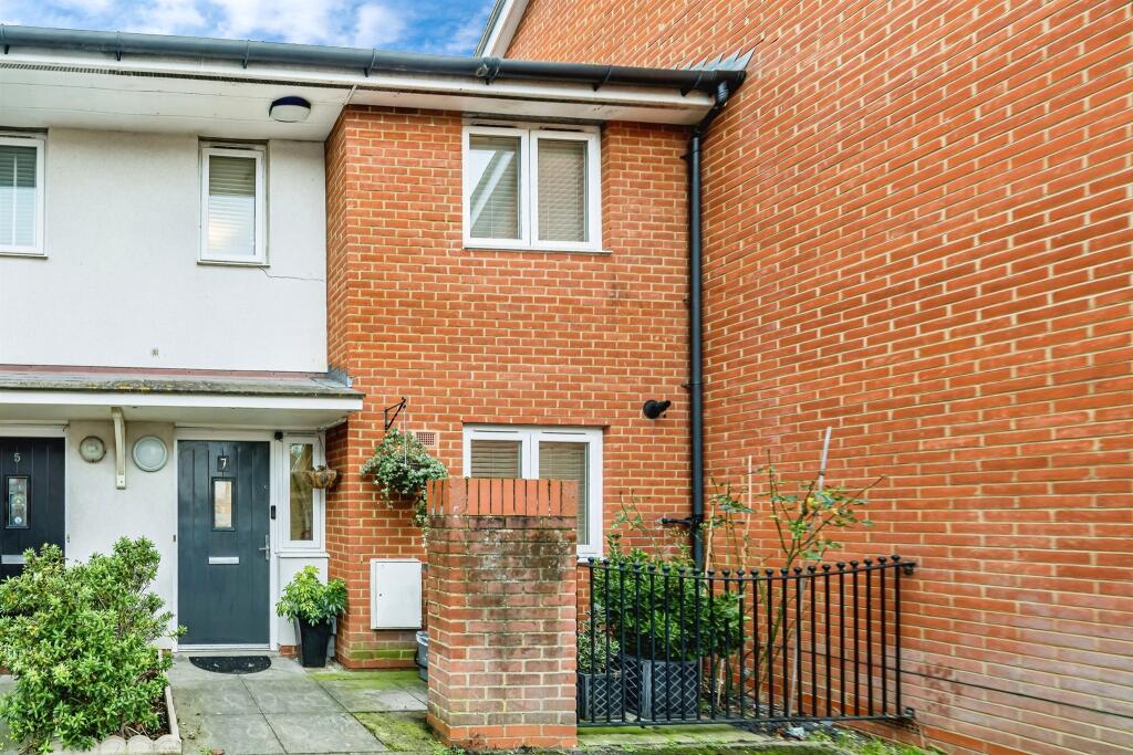 Main image of property: Oak Tree Drive, Slough