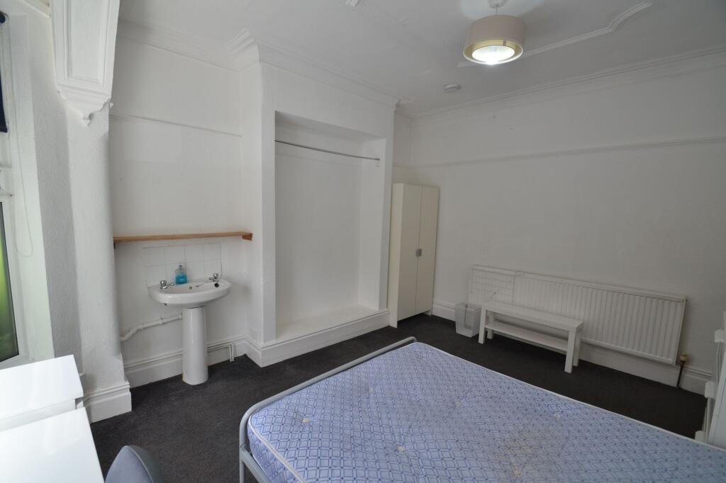 1 bedroom house share for rent