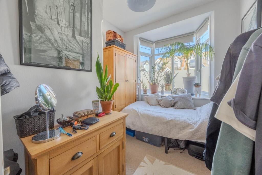 Apartment in Southend-on-Sea - View 5