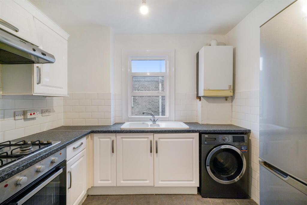 Bathurst Gardens, Kensal Rise, London photo 2