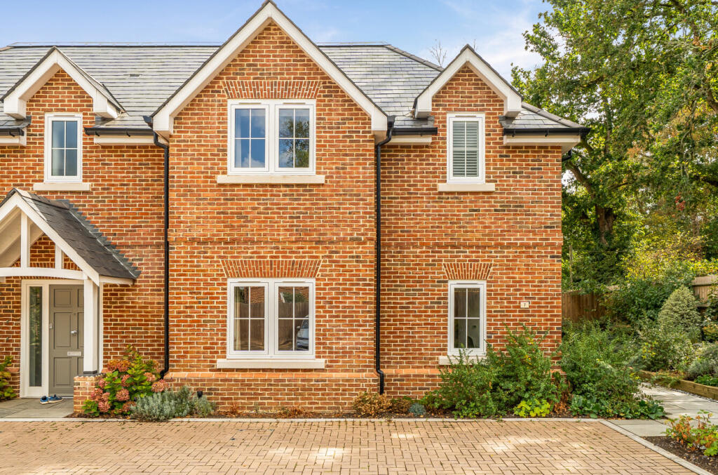 3-bed semi-detached on Hazel Grove, Saunders Lane, Awbridge, Romsey, SO51, £725,000