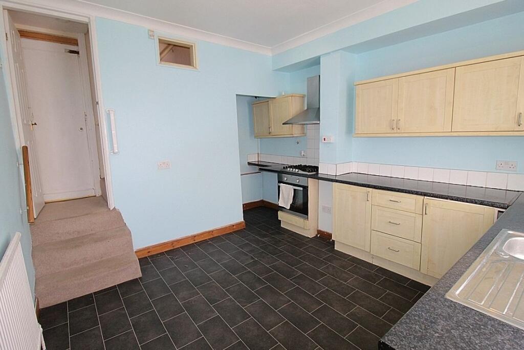 House in Rotherham, Bradgate, Kimberworth - More
