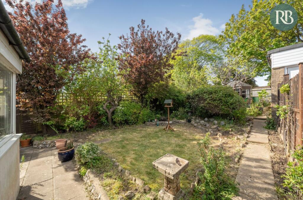 Upton Avenue, Southwick, Brighton, BN42 4WP photo 2