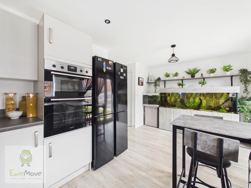 House in Hoo St Werburgh, Medway - More