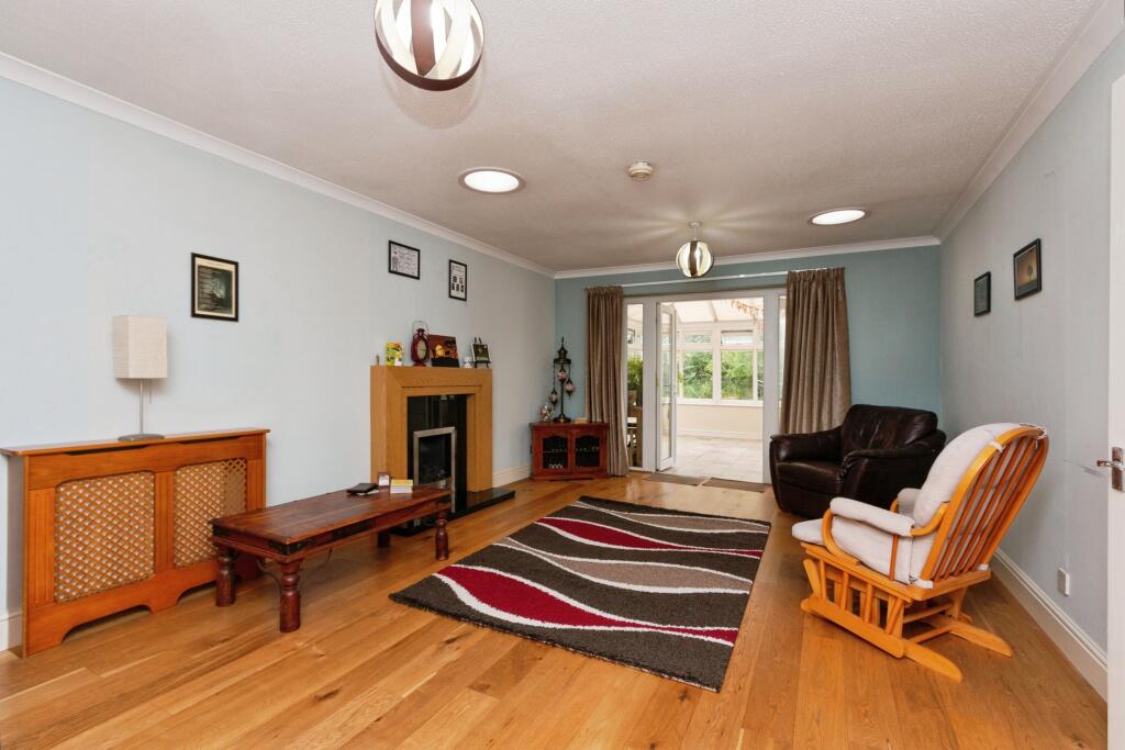 House in Surrey Heath, Lightwater, Windlesham - View 3