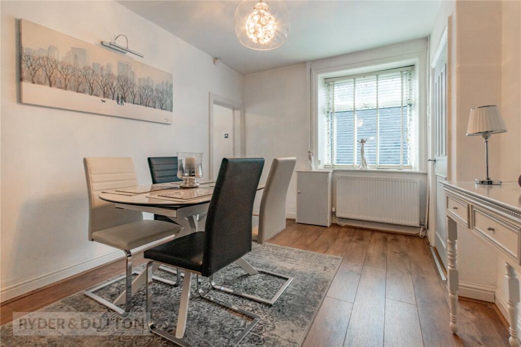 Ivy Green Drive, Springhead, Saddleworth, OL4 photo 3