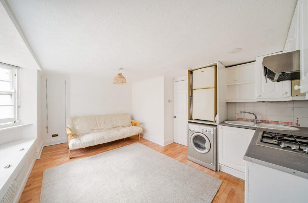 Apartment in Brighton, Queen's Park - More