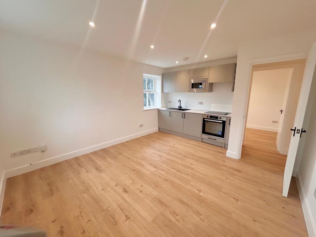 Apartment in Watford - View 4