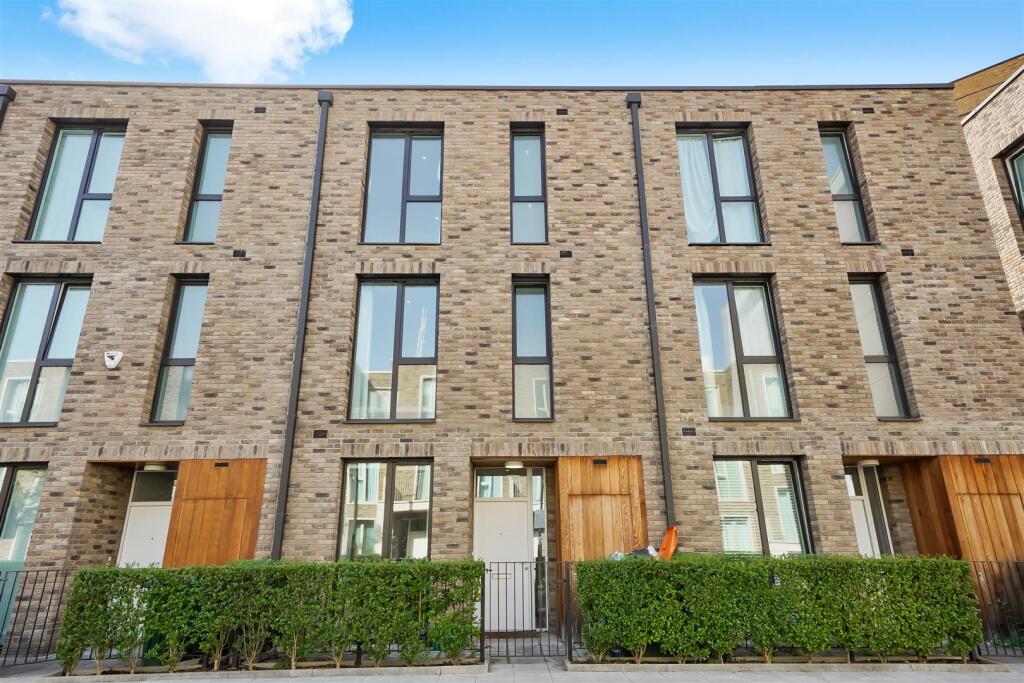 Main image of property: Starboard Way, Royal Wharf, E16