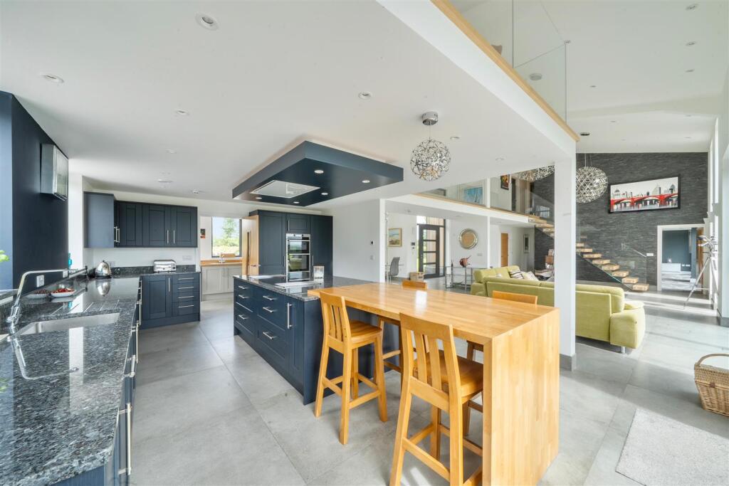 Malthouses, Runnington, Wellington - View 2