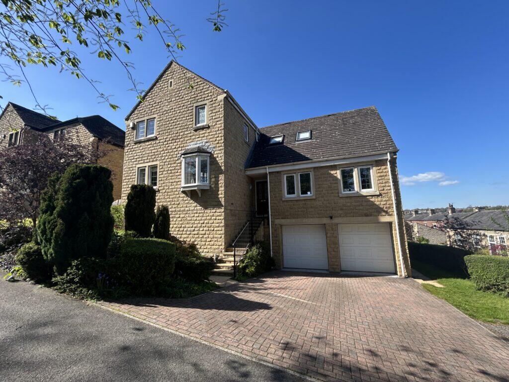 Main image of property: Spinners Way, Mirfield, WF14 8PU