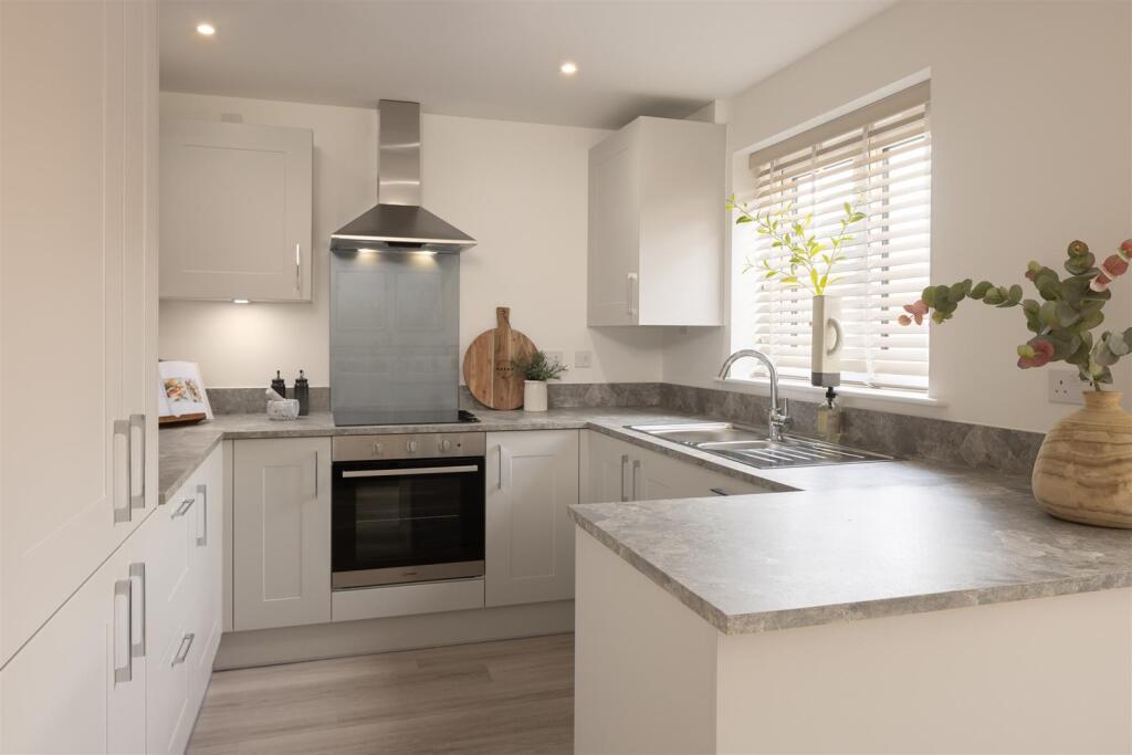 House in Horsham, Old Holbrook, North Horsham - View 4