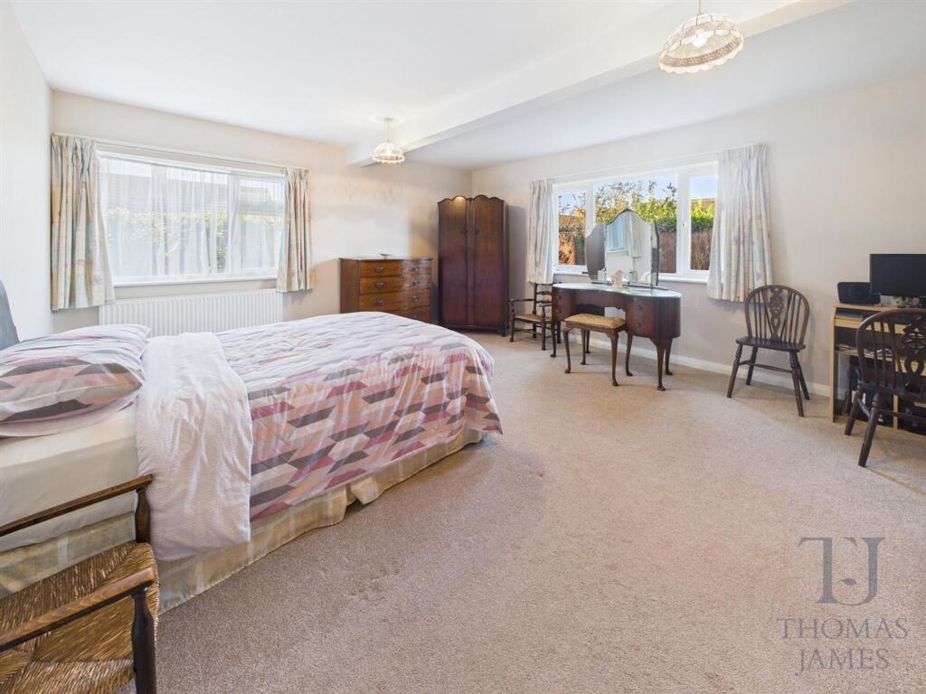 House in Rushcliffe, Tollerton - More