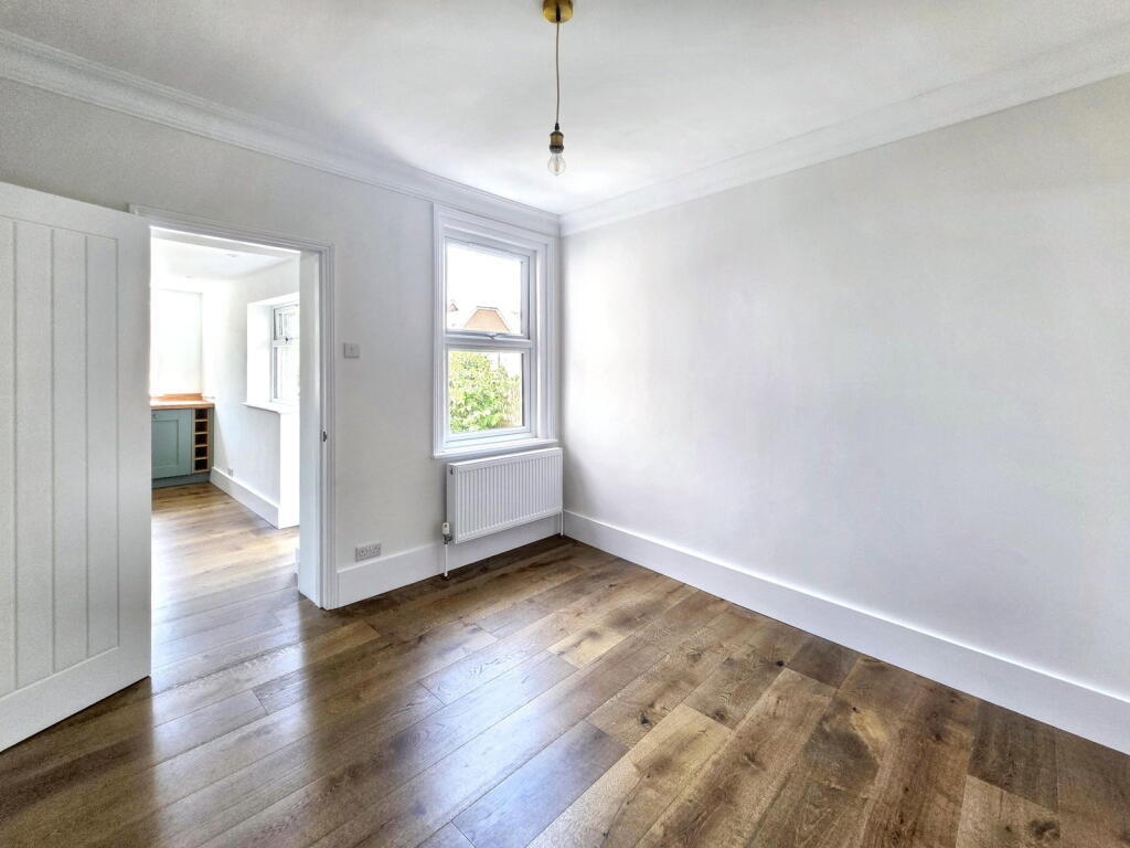 House in Tunbridge Wells, Kent - More