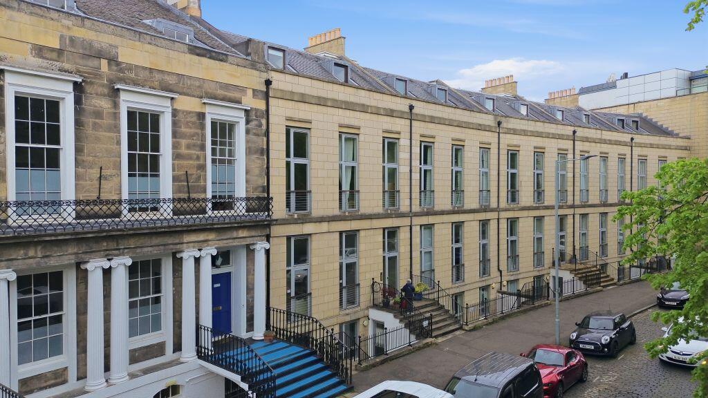 Main image of property: 19 Hopetoun Crescent, Bellevue, Edinburgh, EH7 4AY