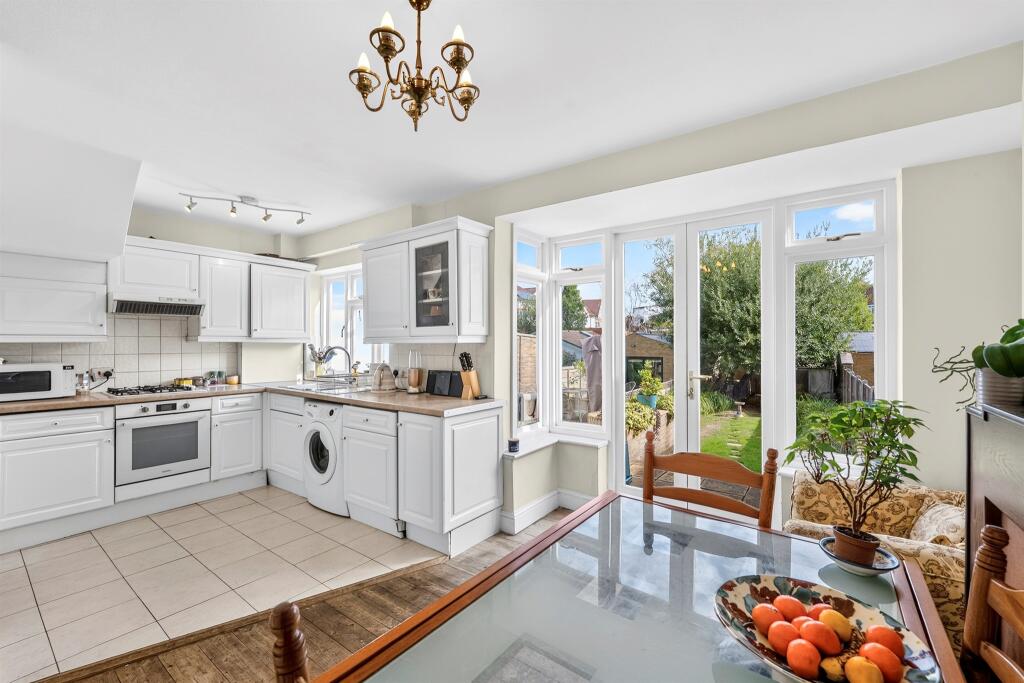 House in London, Wimbledon Park - View 3