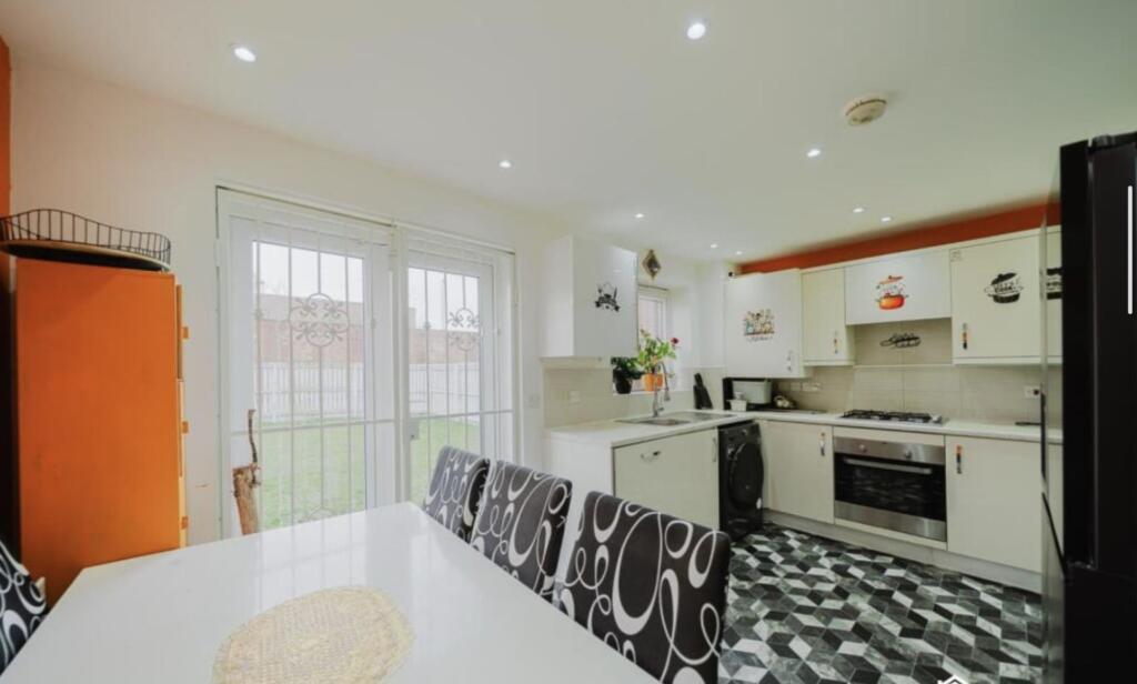 House in Sefton, Seaforth - View 2