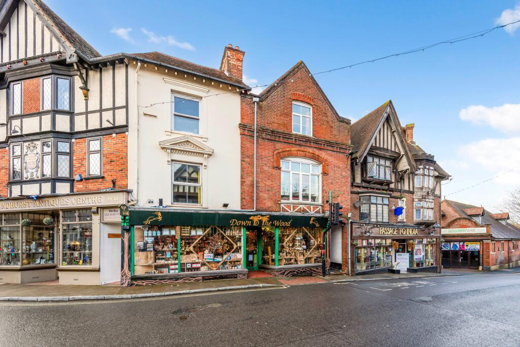 Main image of property: 1a Romsey Road, Lyndhurst, SO43