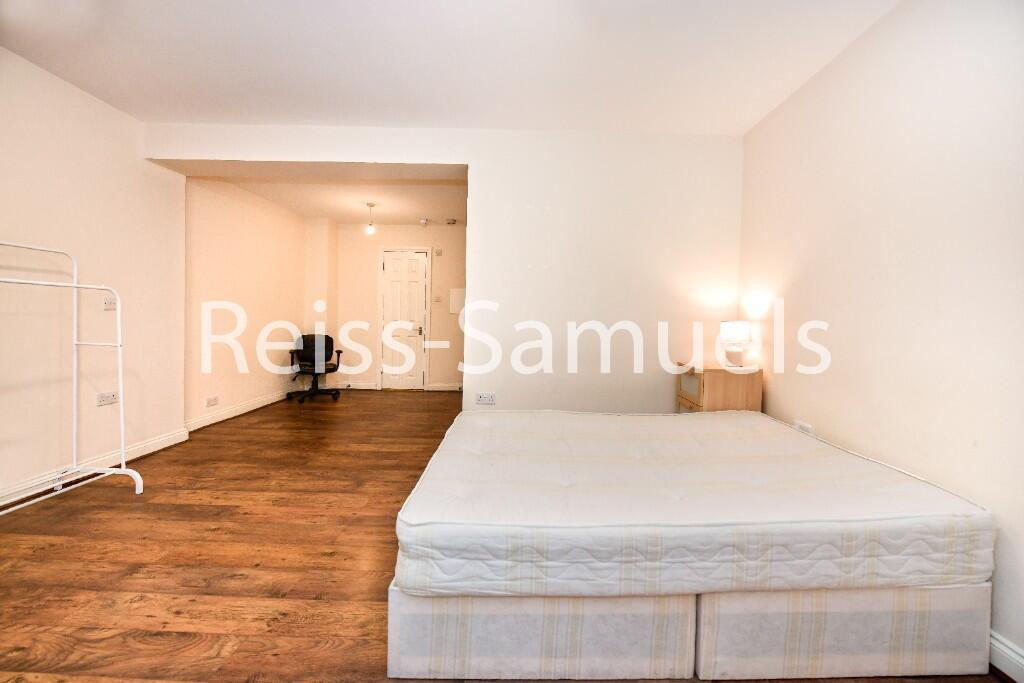 6 bedroom semi-detached house for rent