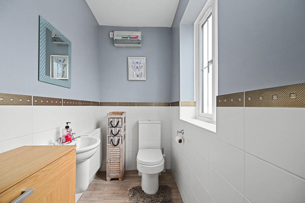 House in Rugby, Warwickshire - View 4