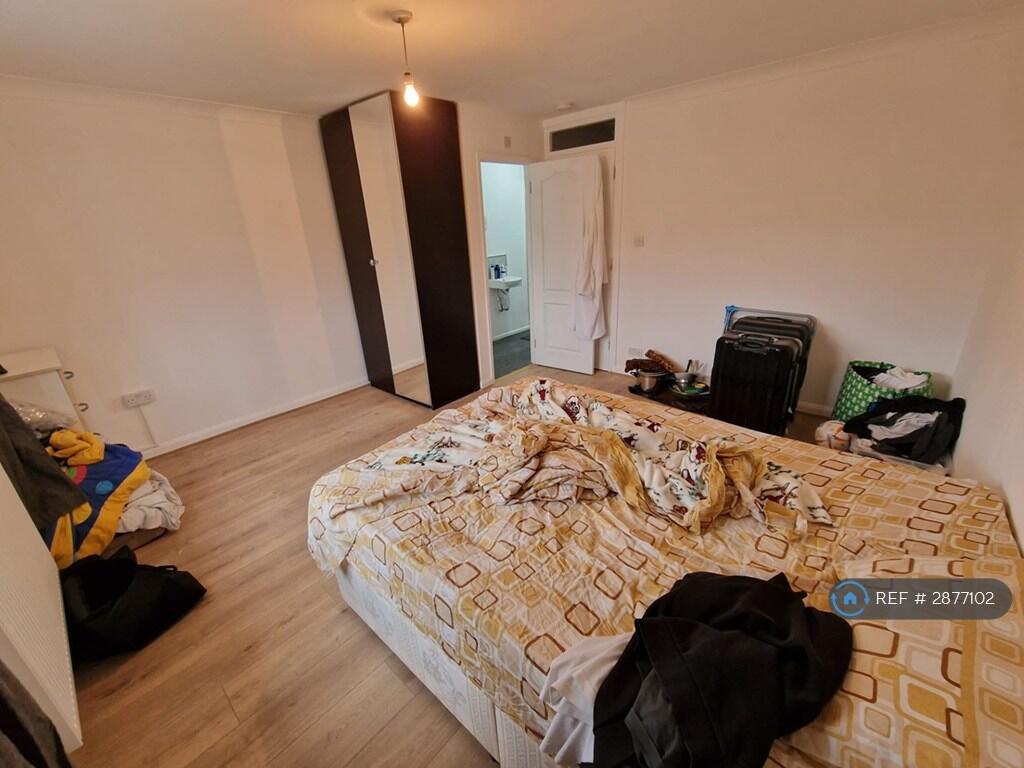5 bedroom terraced house for rent