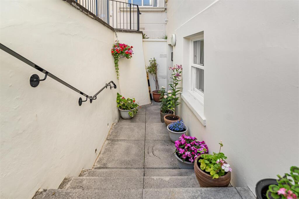 Apartment in Gloucester - More