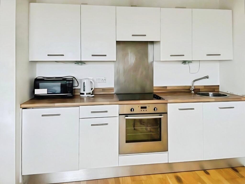 Apartment in Leeds - View 3