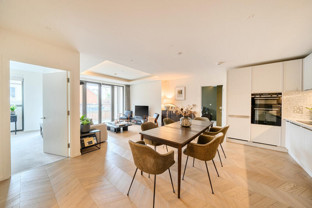 Main image of property: Farnfield Close, London, N8