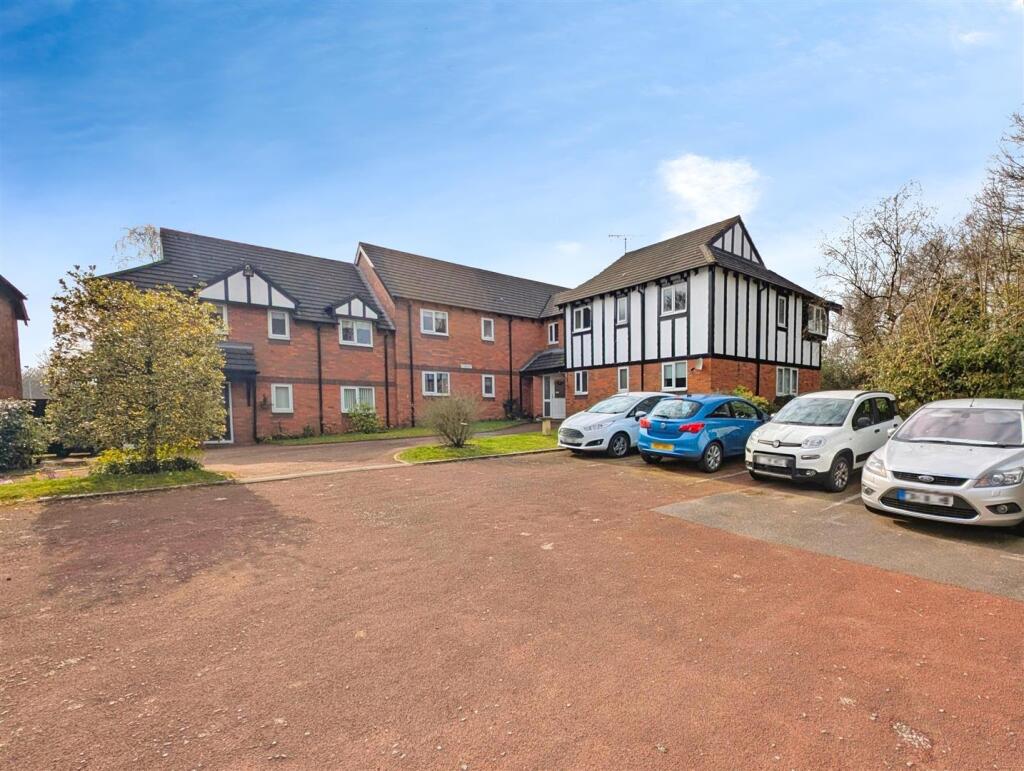 2-bed flat on Brook Court, Sandbach, £170,000