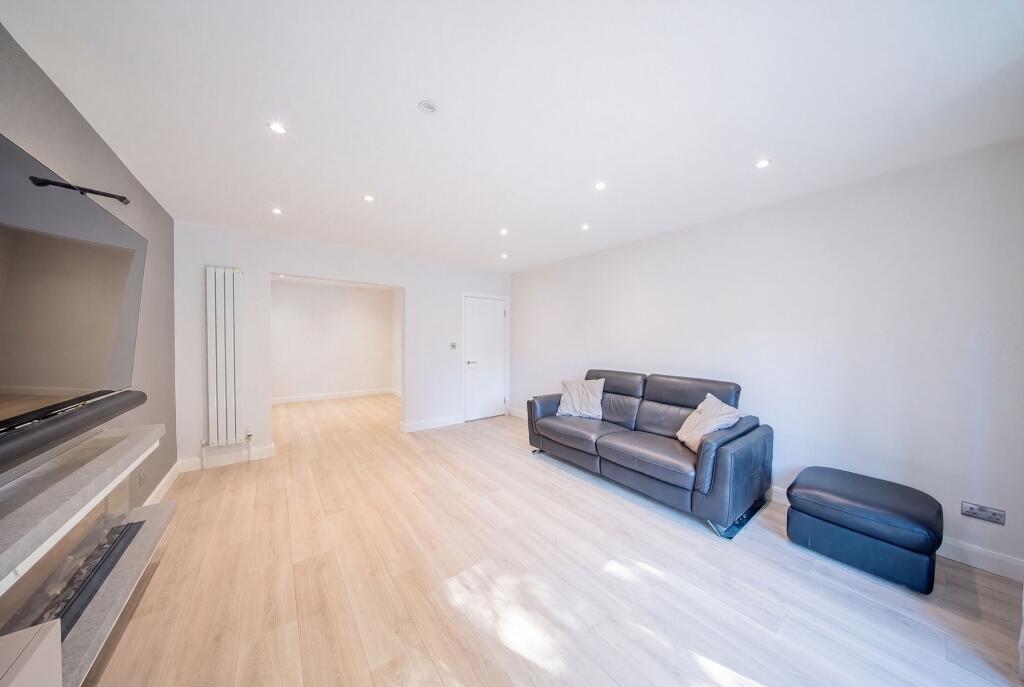 House in Trafford, Greater Manchester - More
