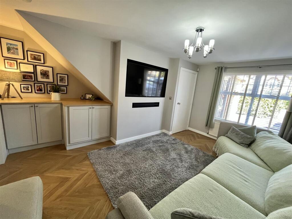 Crowswood Drive, Stalybridge photo 5