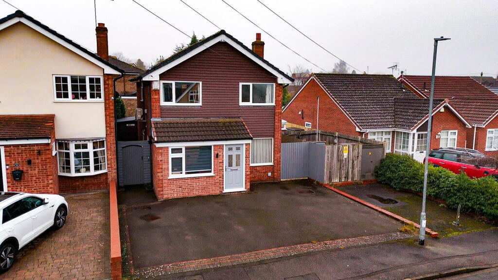 4-bed detached on Sunfield Road, Cannock, WS11 1NJ, £325,000