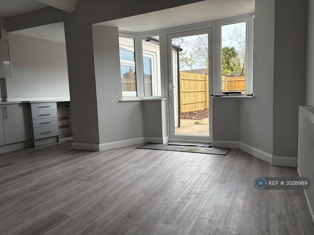 House in Northampton, West Northamptonshire - View 5