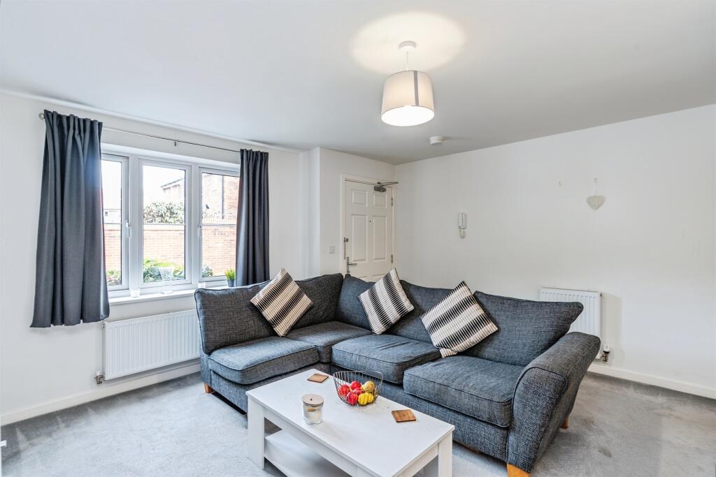 Apartment in Southampton - View 3
