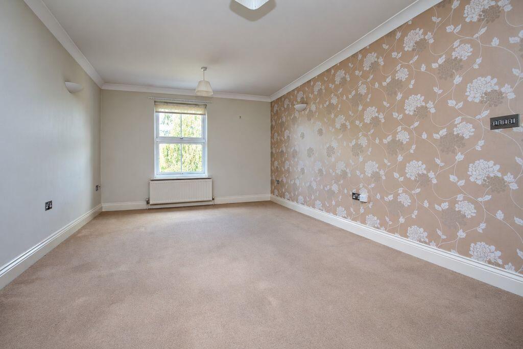 Apartment in Tonbridge - More