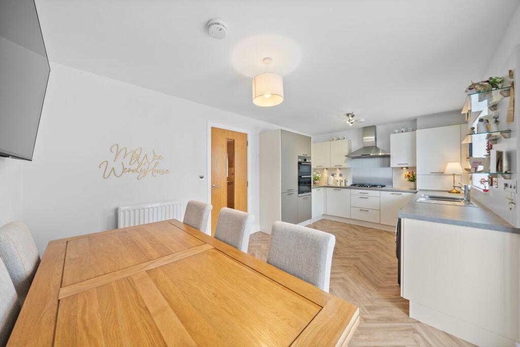 House in Larbert, Kinnaird Village - View 2