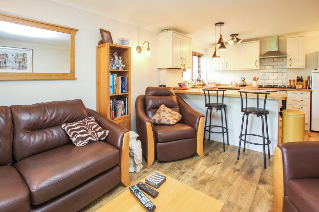 Apartment in Langford, Central Bedfordshire - View 5
