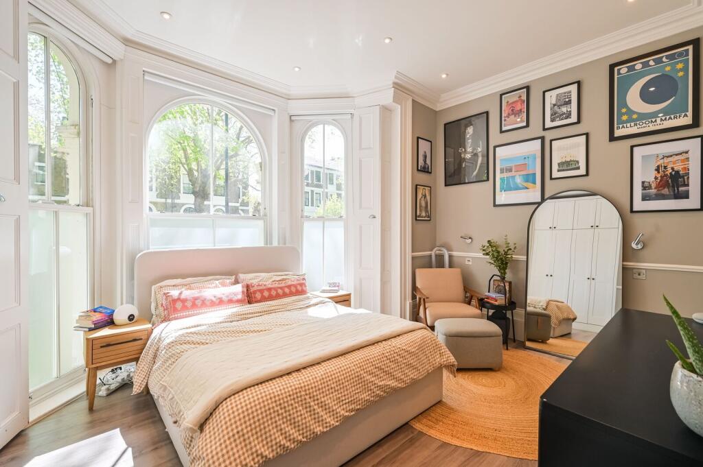 House in London, Taverner Square, Highbury - View 2