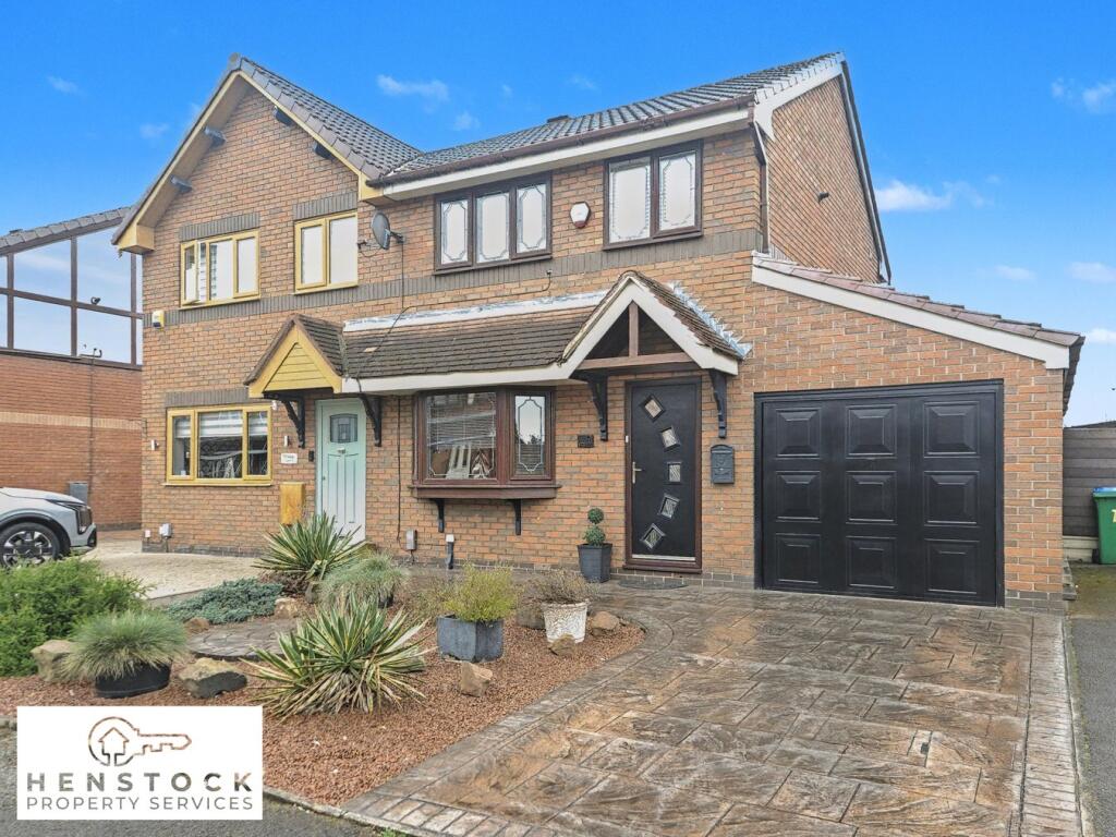 3-bed semi-detached on Tregaer Fold, Middleton, Manchester, M24, £255,000