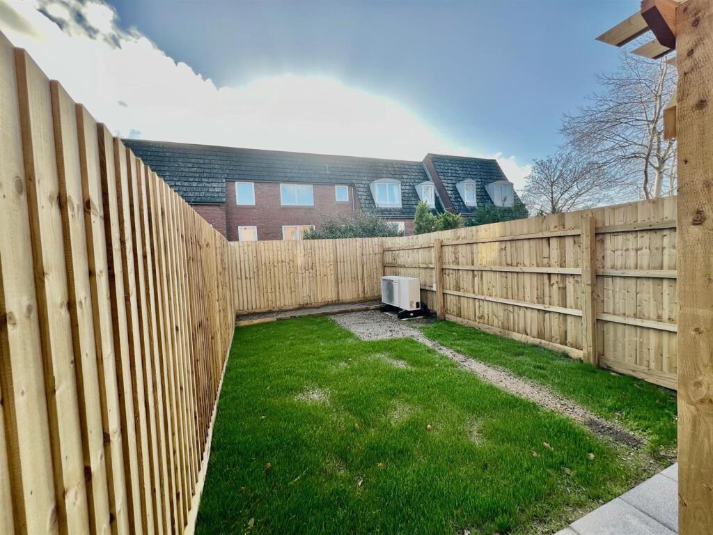 Princes Road, Ferndown photo 4
