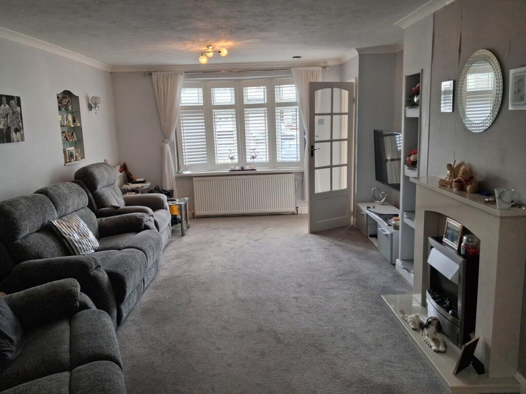 Cranleigh Road, Lower Feltham,TW13 photo 3