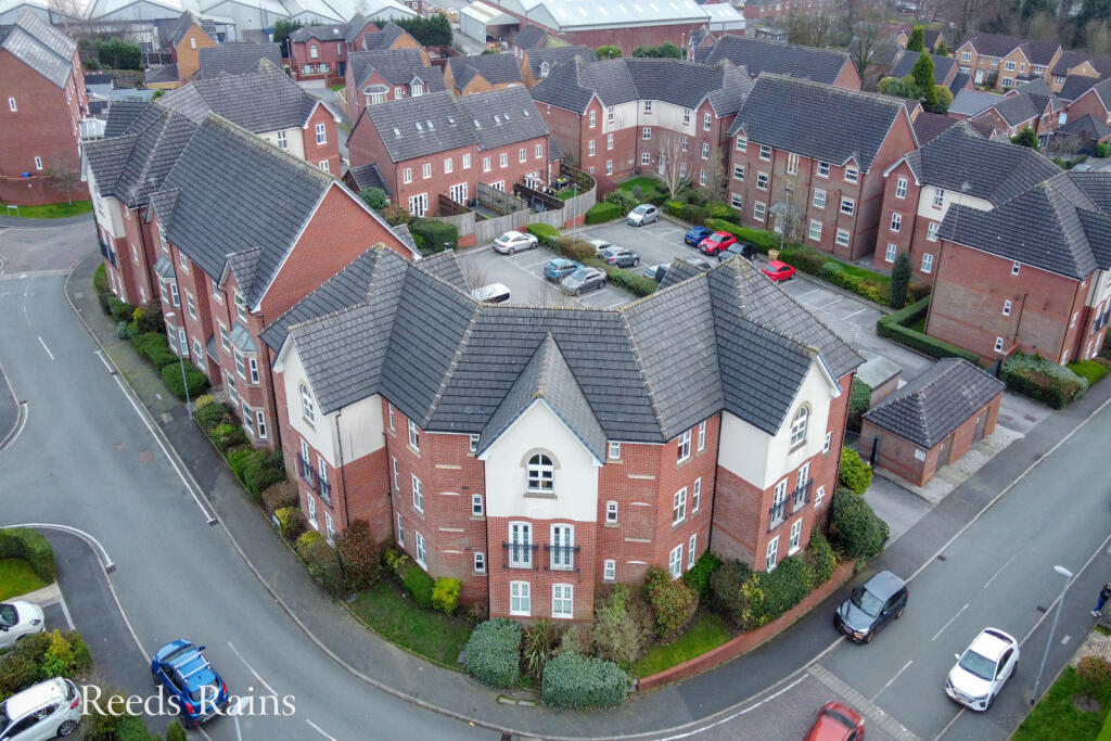 Main image of property: The Links, Hyde, Greater Manchester, SK14